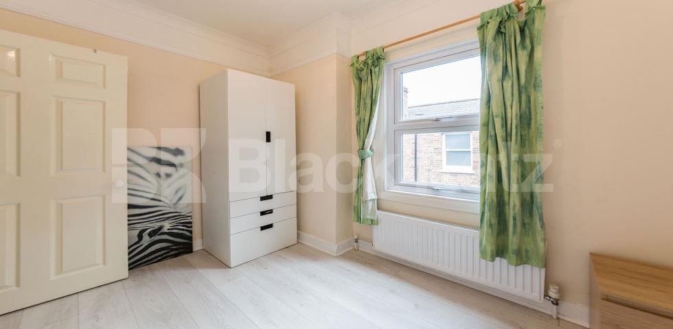 			THIS PROPERTY IS NOW ON HOLD, 2 Bedroom, 1 bath, 1 reception Flat			 Muswell Avenue, Muswell Hill 